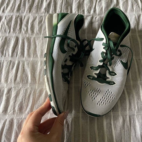 White & Green Nike Trainers - Picture 2 of 6